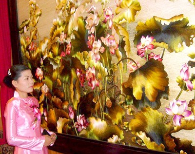 The biggest embroidered painting to cerebrate Hanoi’s millennial anniversary is displayed at XQ Art House in Da Lat City. (Photo:SGGP)